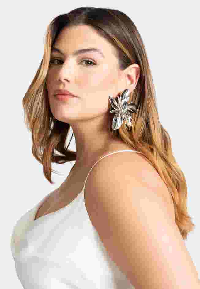 Metal Flower Stud image number 0