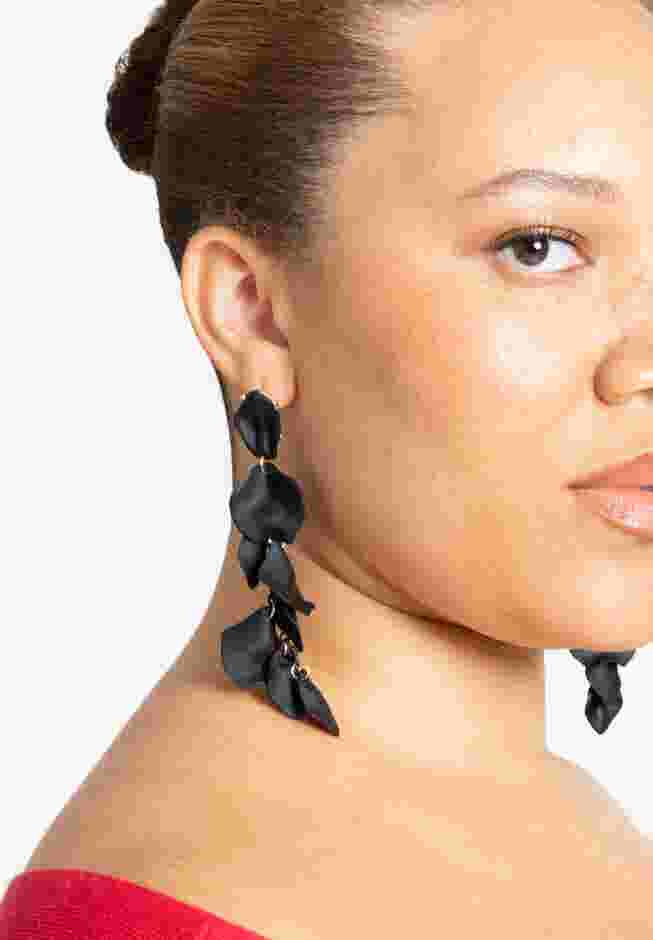 Linear Petal Earrings image number 0