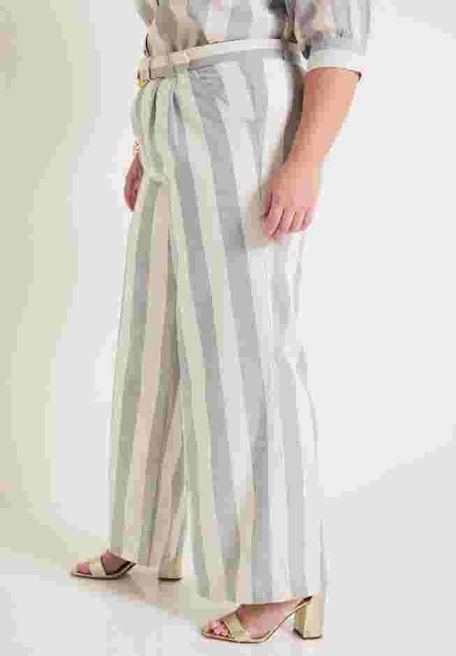 Curvie Fit High-Waisted Wide-Leg Linen Pant image number 2