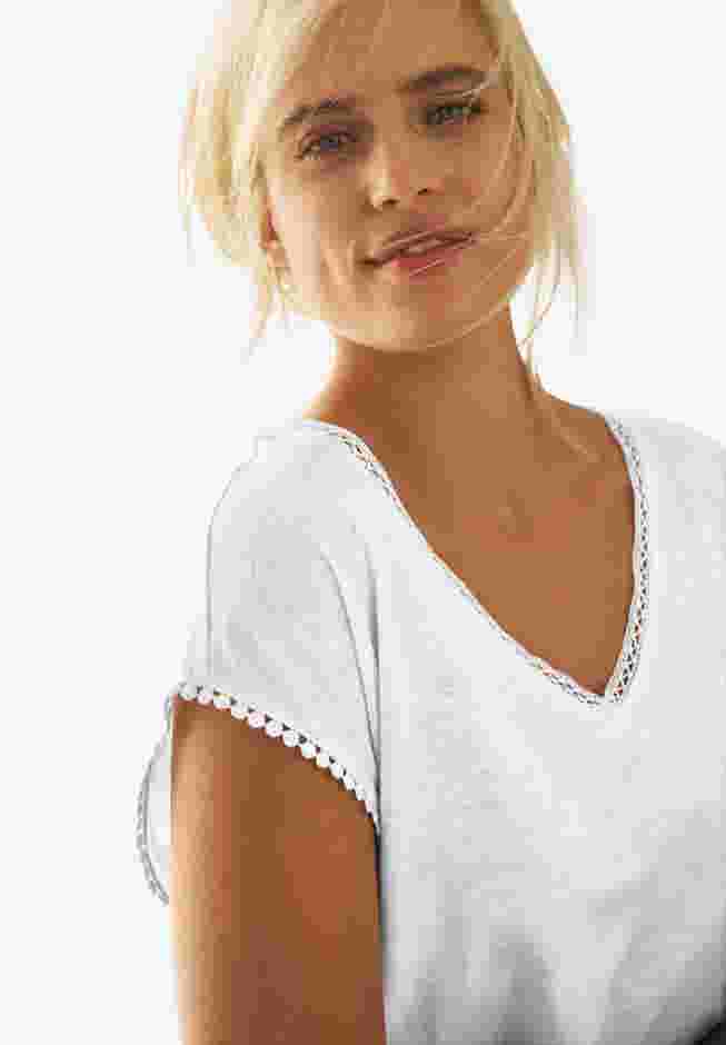 Crochet Trim Tee image number 3