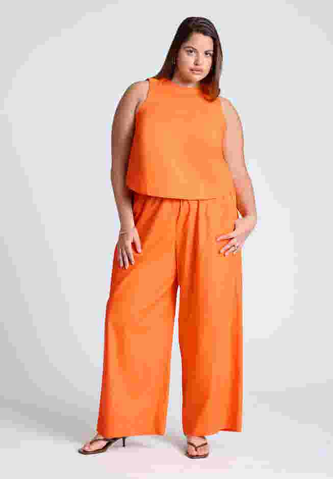 Linen-Blend Boxy Scoop Neck Crop Tank image number 2
