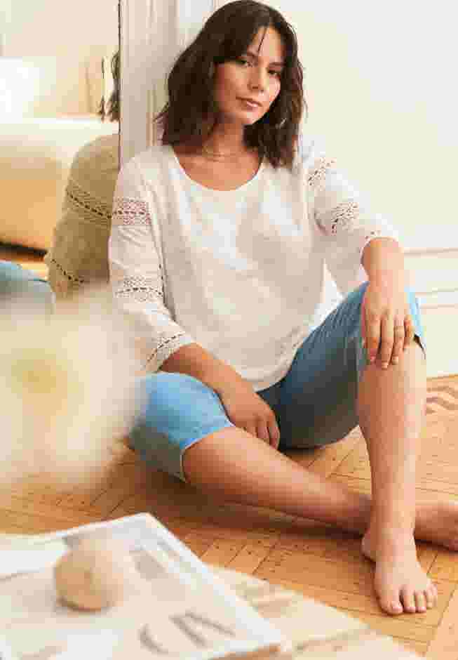 Eyelet Trim Tee image number 4