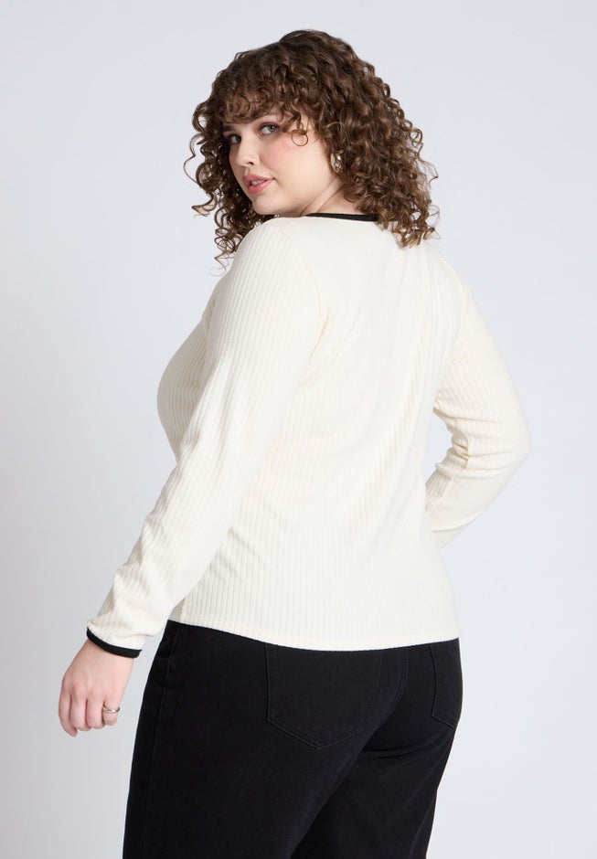 Contrast Trim Top image number null