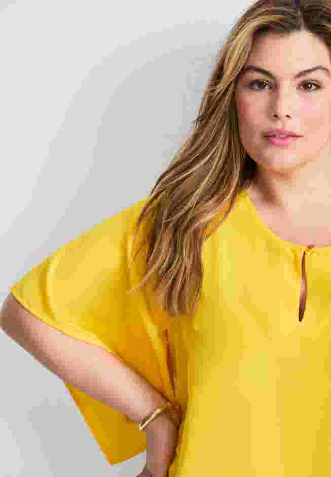 Flutter Sleeve Keyhole Blouse image number 3