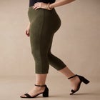Everyday Stretch Cotton Capri Legging image number null