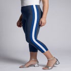 Everyday Stretch Cotton Capri Legging image number null