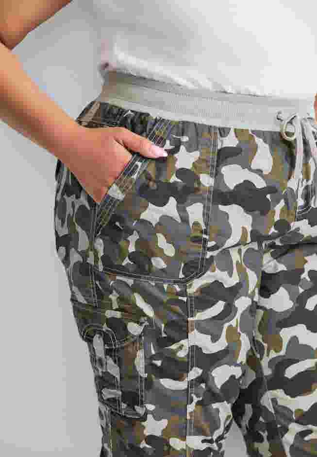 Cotton Roll Up Capri image number 3