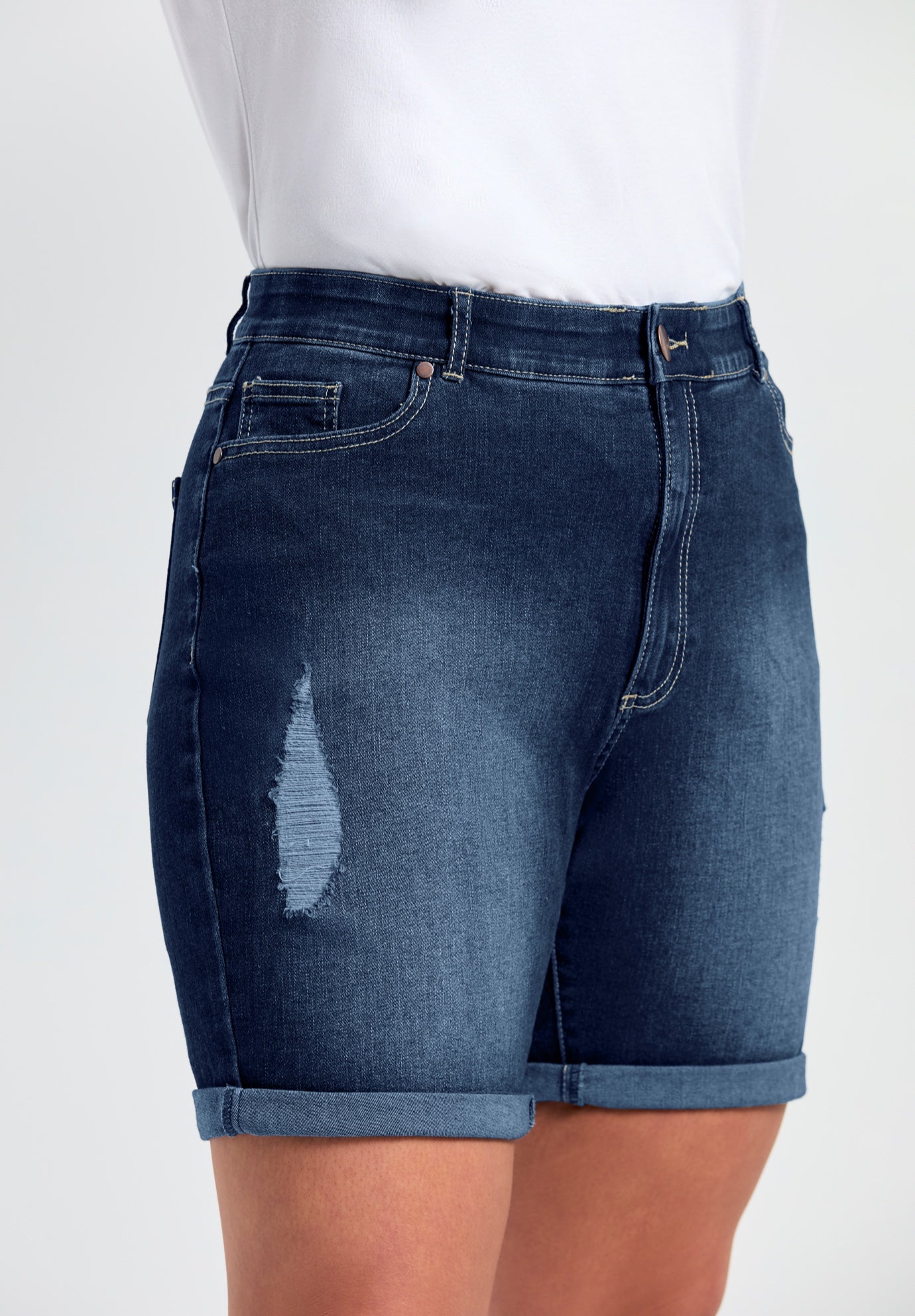 Giana Ripped Short image number 4