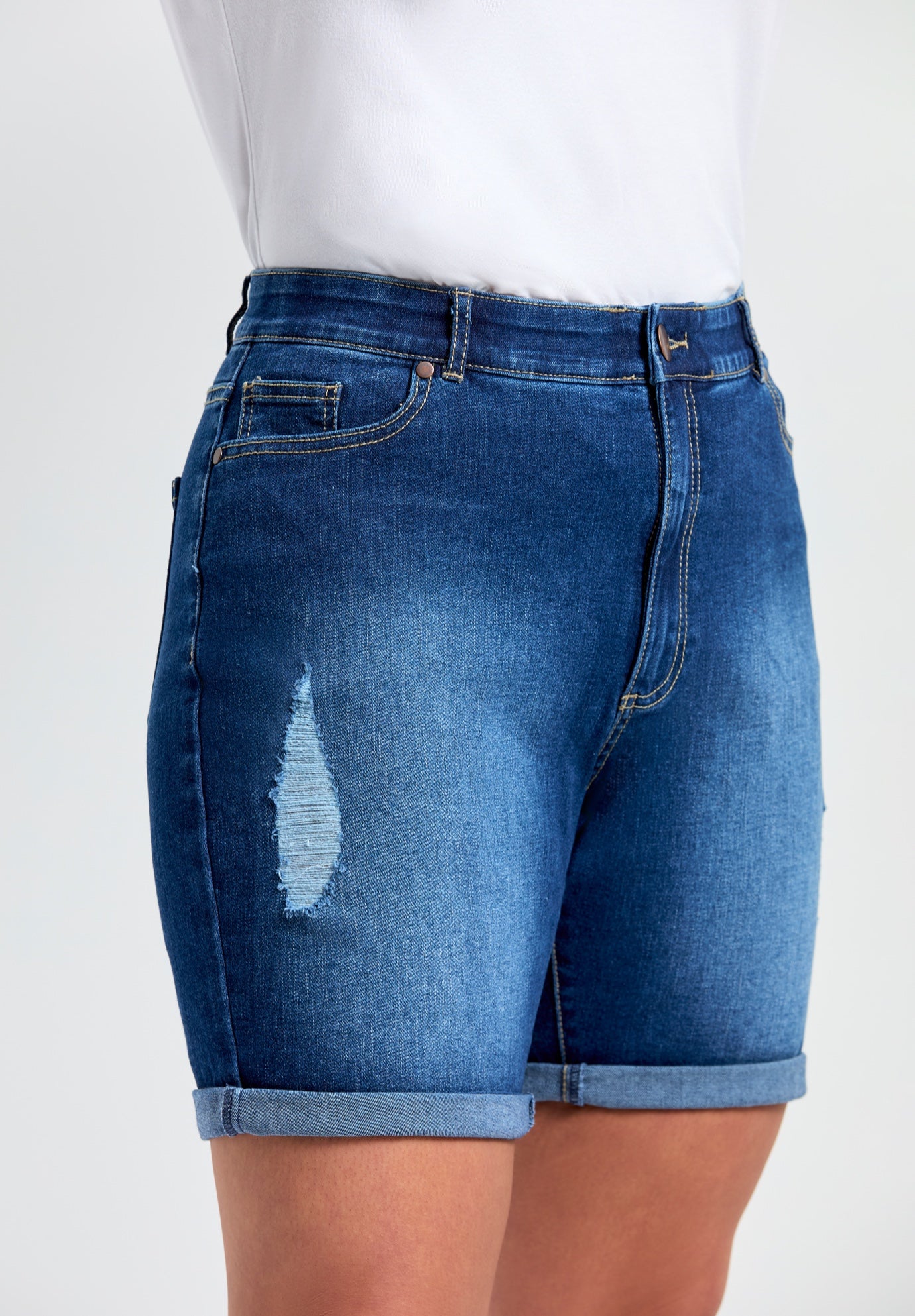 Giana Ripped Short image number 3