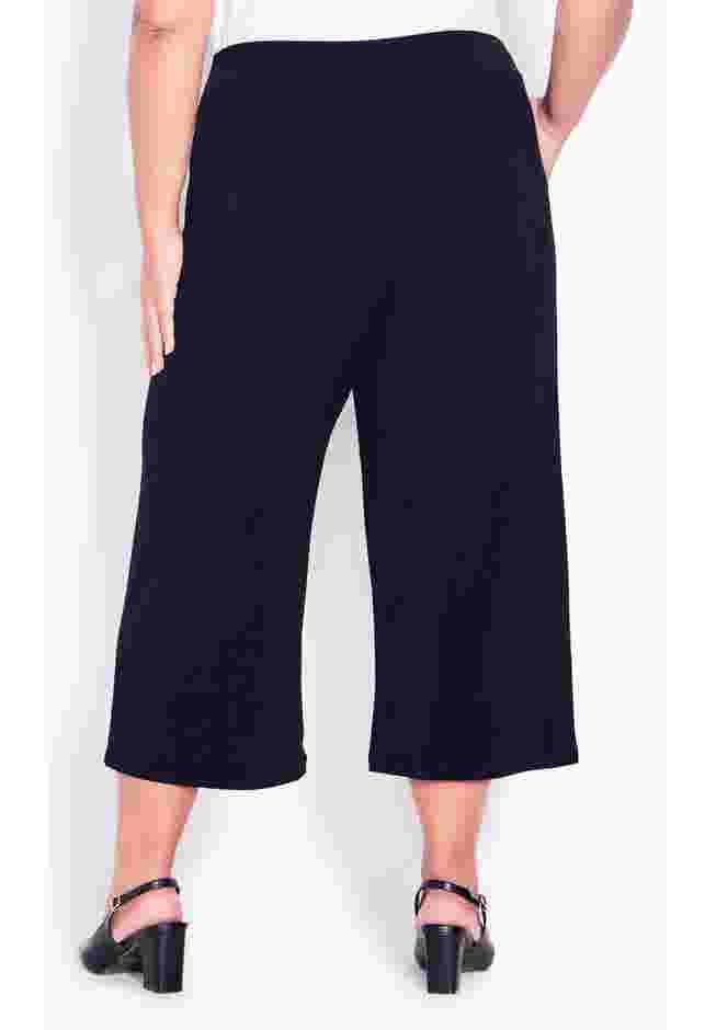 Sutton Pant image number 4