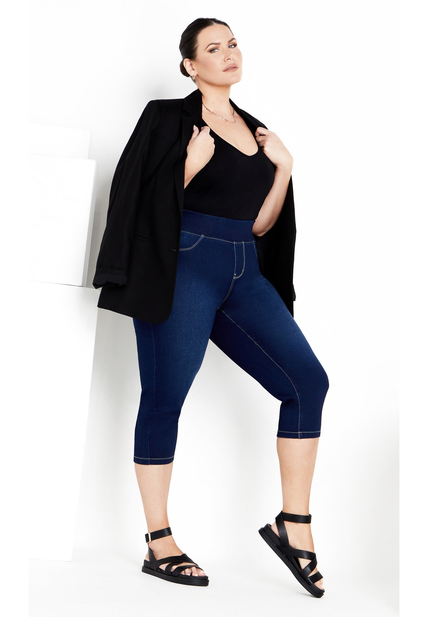 Pull On Cropped Denim Legging image number 3