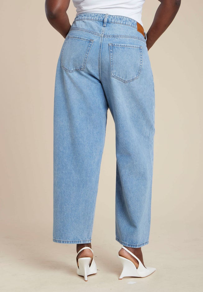 Relaxed Jean With Rhinestone Trim Pocket image number 2