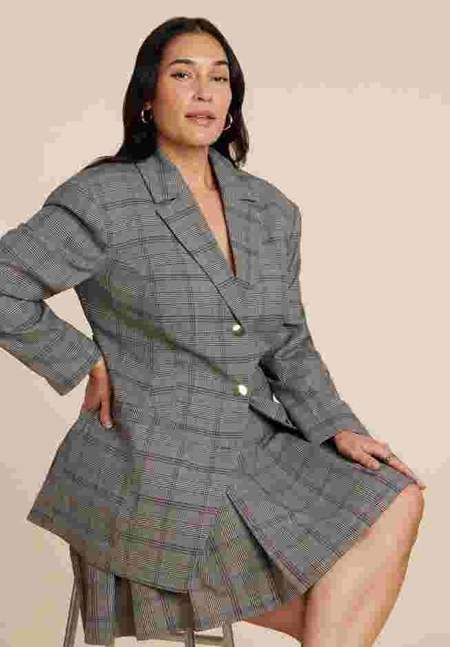 Nipped Waist Blazer With Back Adjuster image number 3