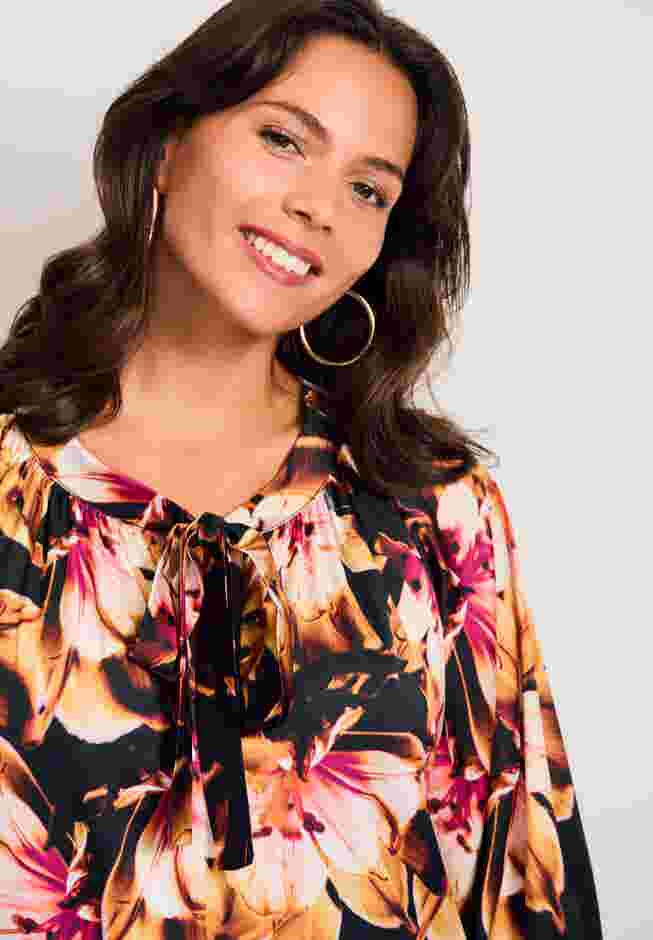 Lily Placement Dress image number 3