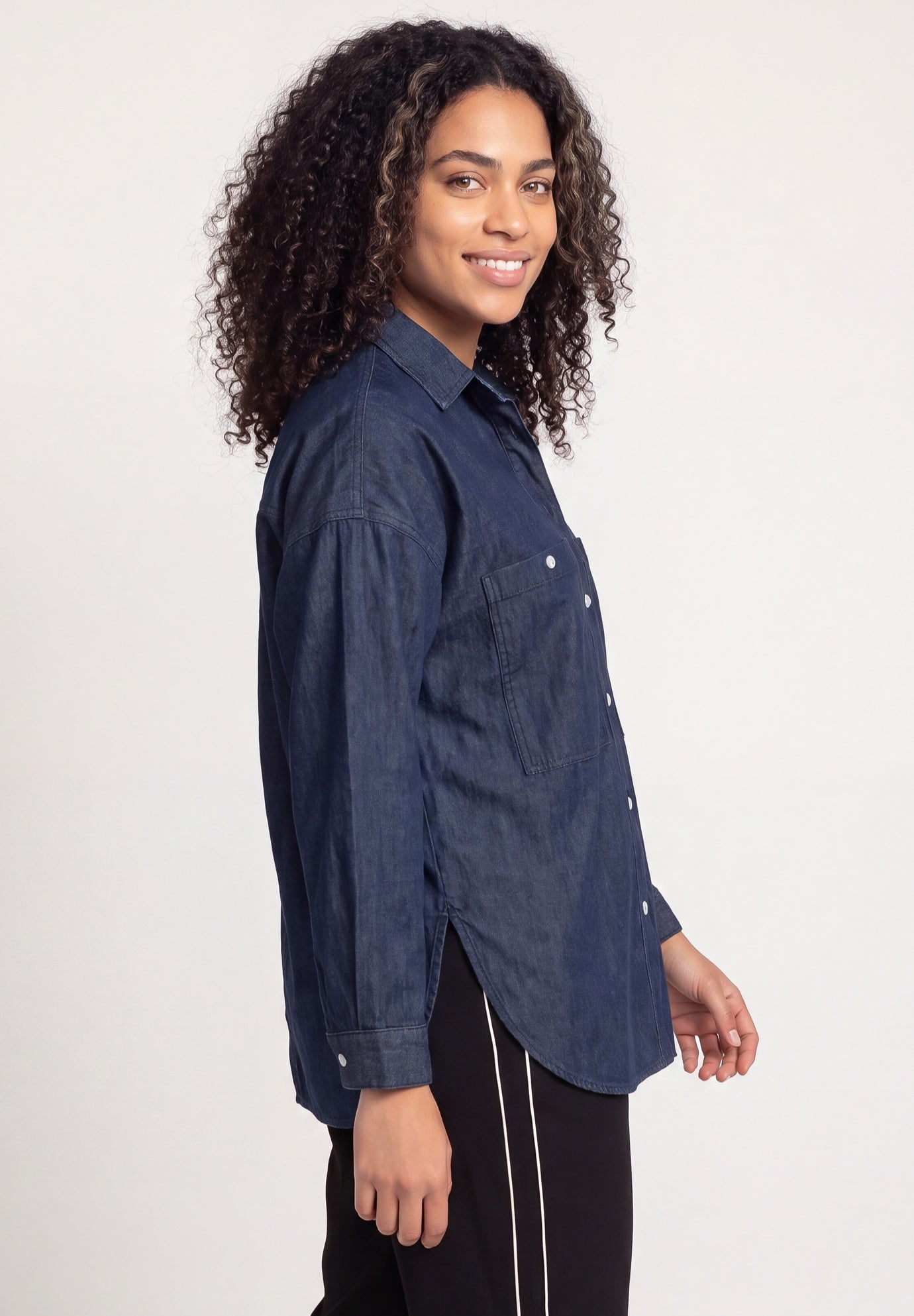 100% Cotton Denim Oversized Button-Front Collared Shirt image number 2