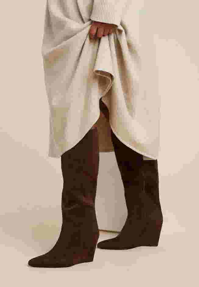 Pointed Toe Wedge Heel image number 1