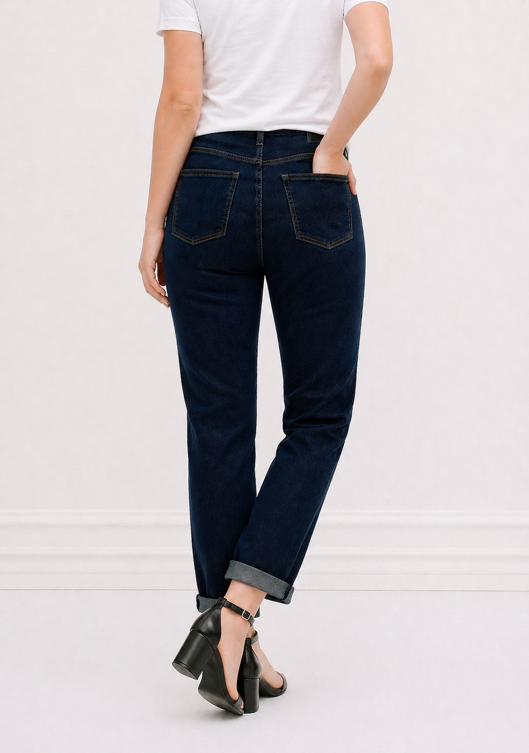 Mid-Rise Stretch 5-Pocket Relaxed Fit Boyfriend Jeans image number 1