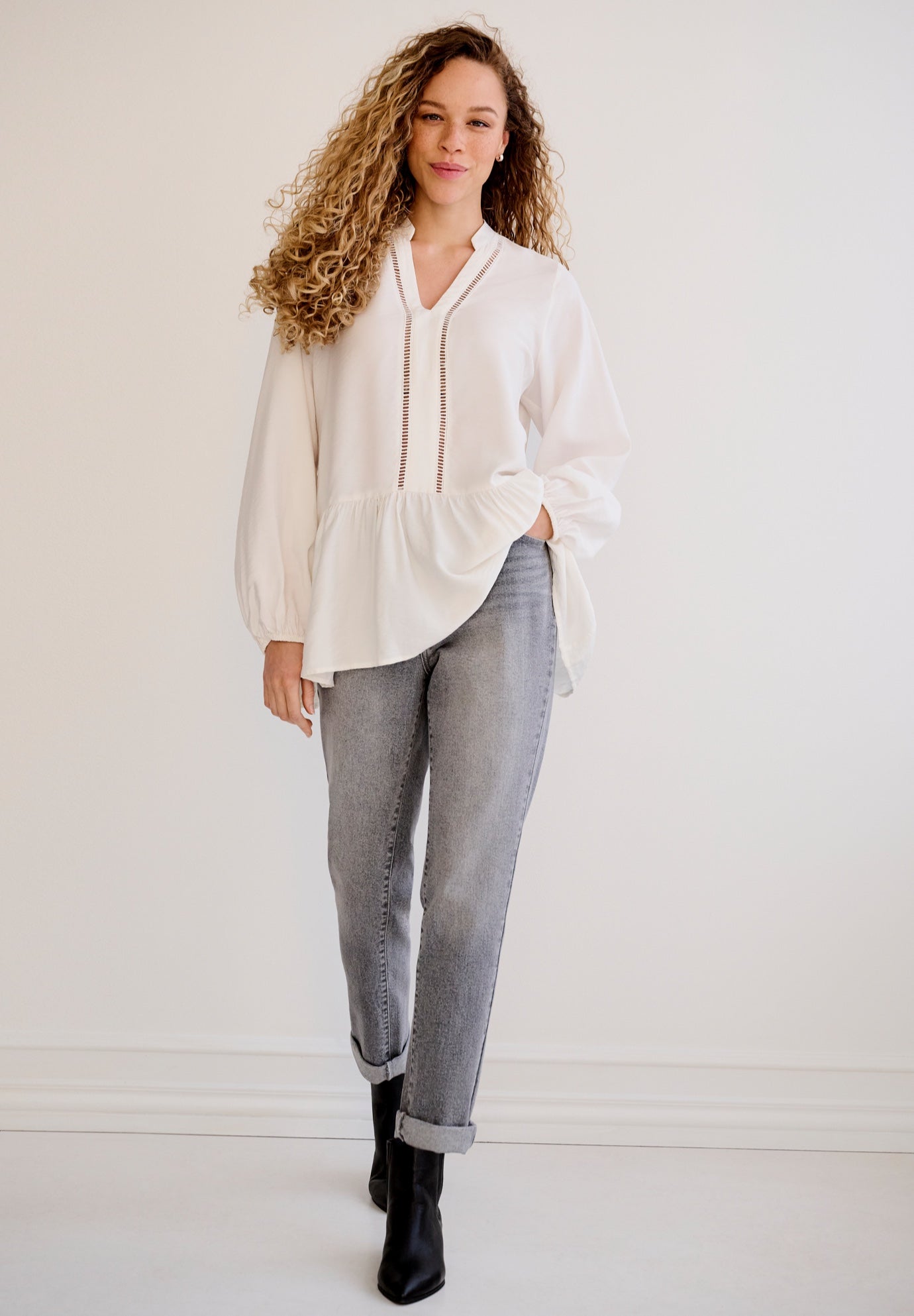 Mid-Rise Stretch Boyfriend Jeans image number 0