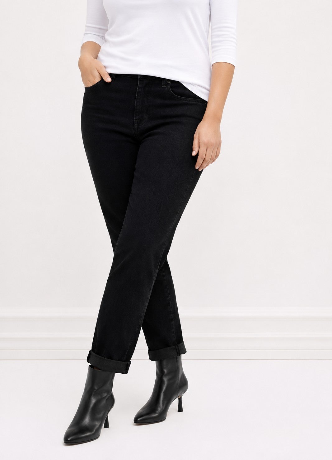 Mid-Rise Stretch 5-Pocket Relaxed Fit Boyfriend Jeans image number 0