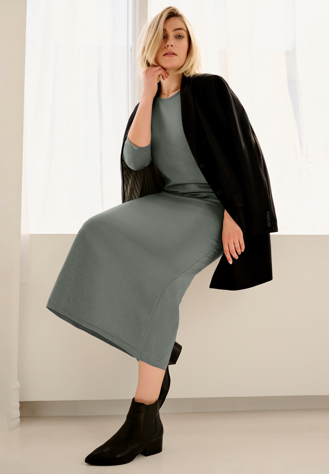 Three-Quarter Sleeve Knit Maxi Dress image number 2