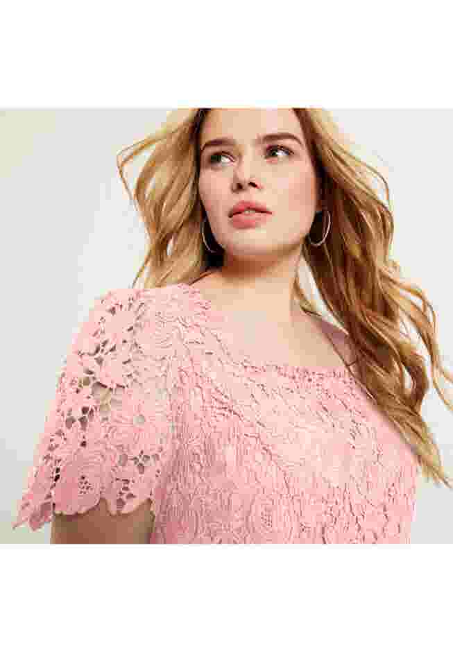 Square-Neck Lace Dress image number 3