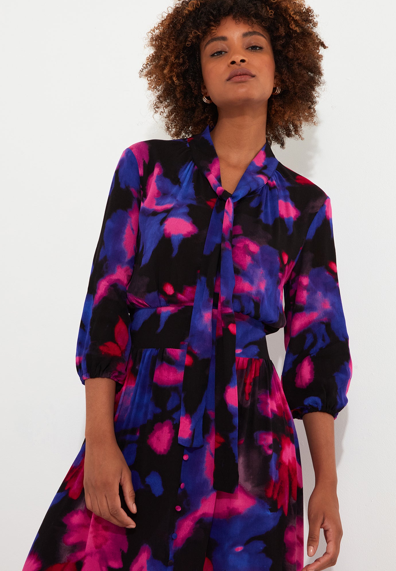 Tie Neck Printed Maxi Dress image number 3