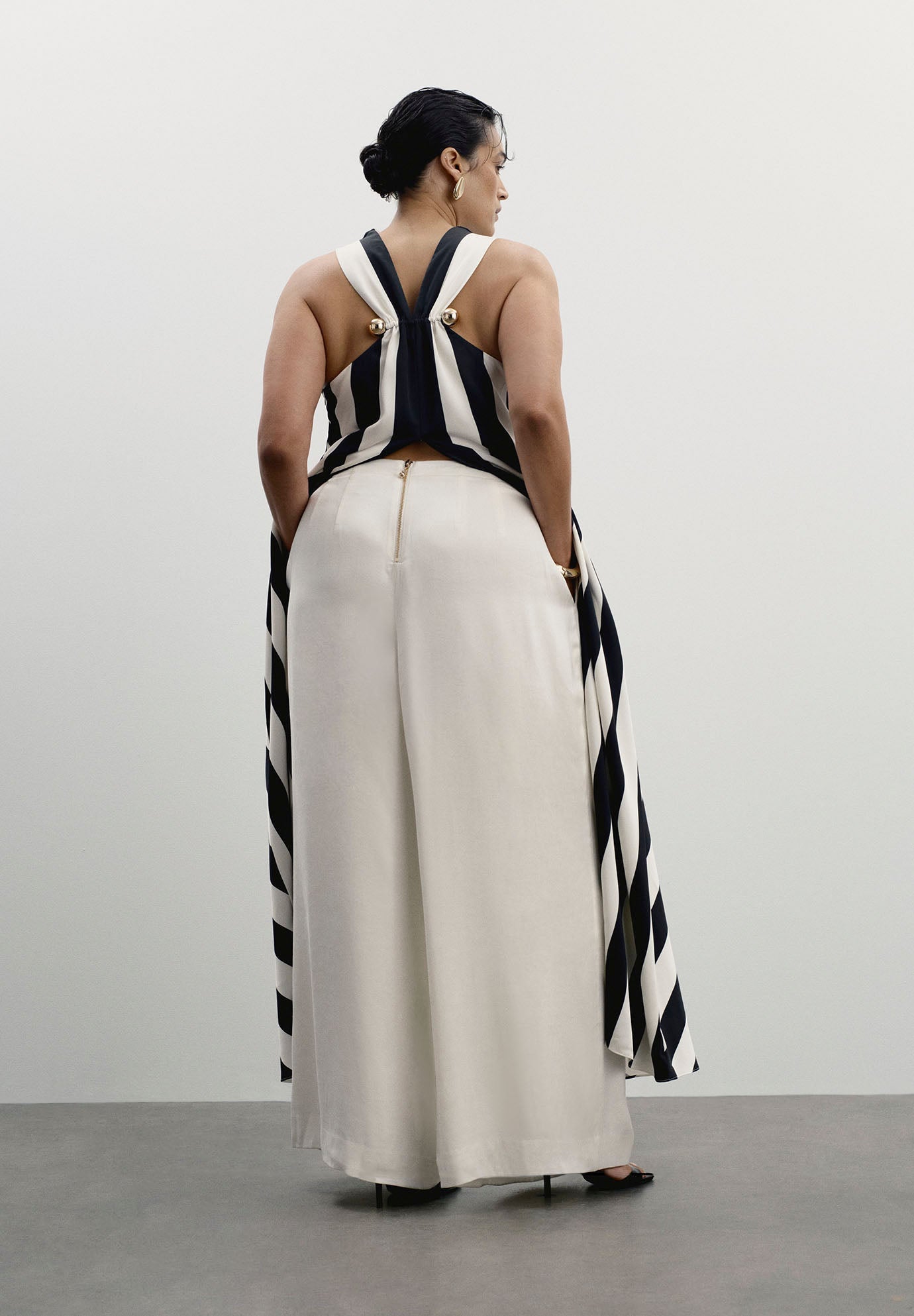 Pleated Wide-Leg Pant image number 4