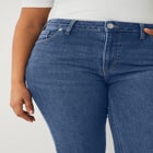 Mid-Rise Comfort Stretch 5-Pocket Bootcut Jeans image number 2