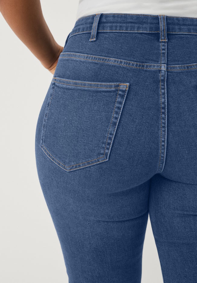 Mid-Rise Comfort Stretch 5-Pocket Bootcut Jeans image number 3