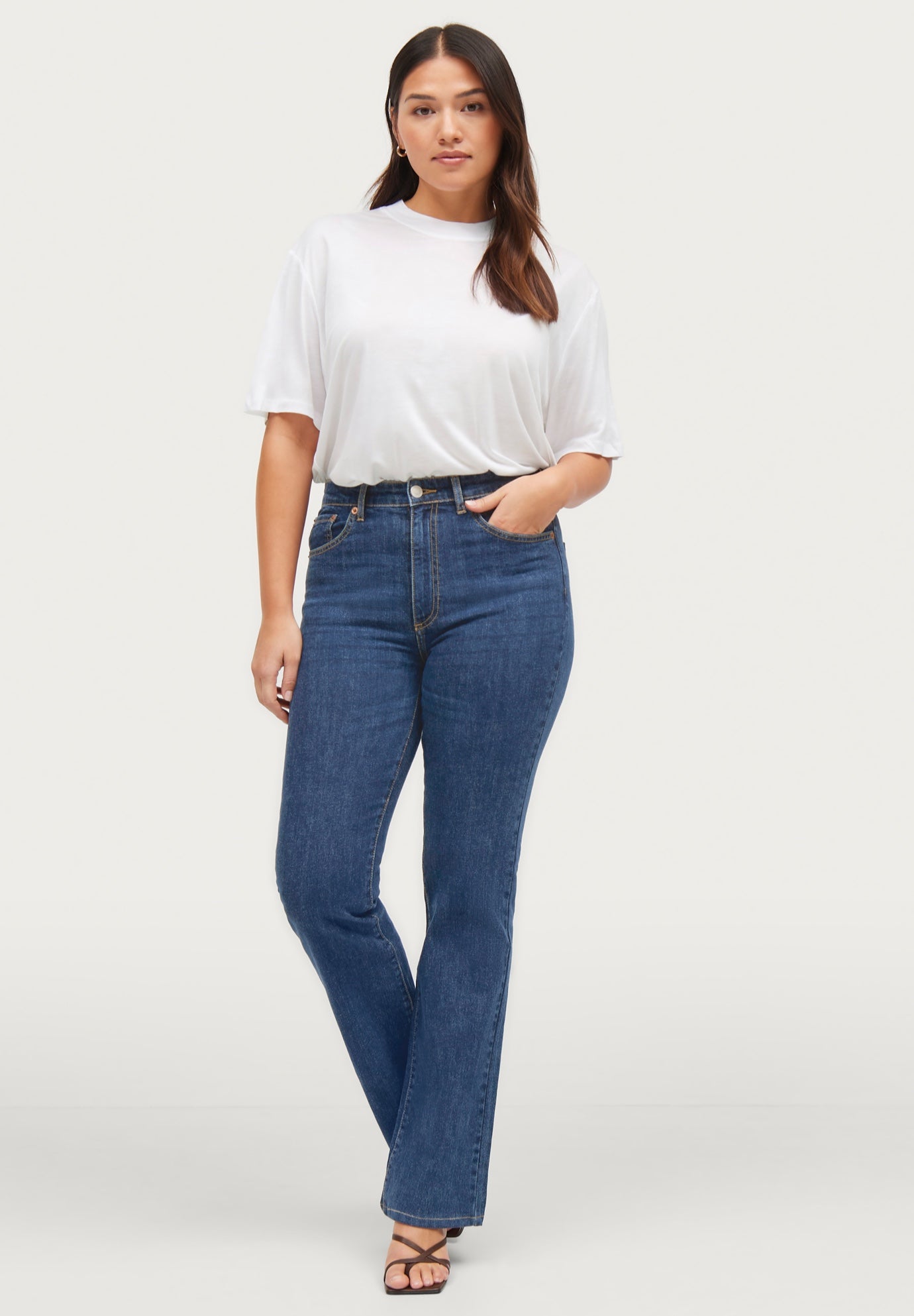 Mid-Rise Comfort Stretch 5-Pocket Bootcut Jeans image number 4