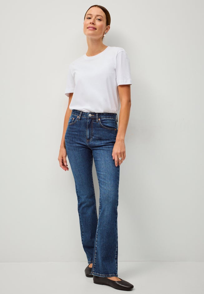 Mid-Rise Comfort Stretch 5-Pocket Bootcut Jeans image number 6